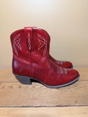 ARIAT WOMEN'S DARLIN BOOTIES ROUND TOE